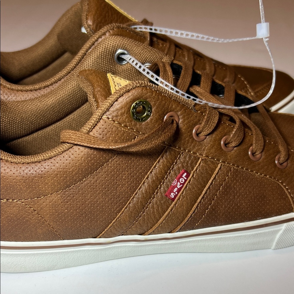 Men's Levi's Tan Sneakers size 9 - NWT - Picture 5 of 7
